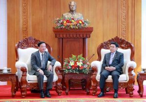Lao NA President receives Vietnamese NA Vice President  
