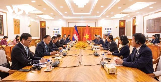 Vietnamese President holds talks with President of Cambodian People’s Party