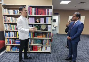 Chinese embassy donates books to college’s library in Brunei