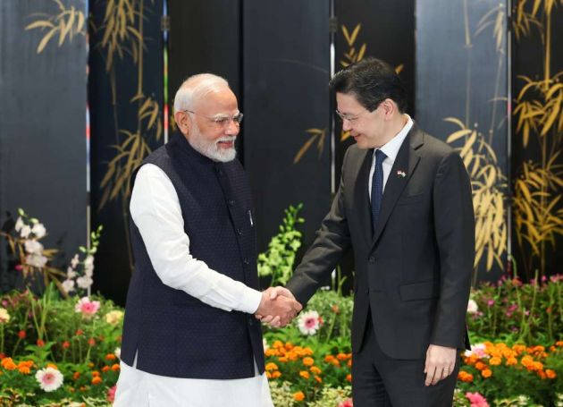 Indian Prime Minister meets with Singaporean Prime Minister 