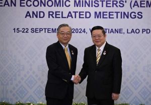 Secretary-General of ASEAN meets with Deputy Prime Minister and Minister for Trade of Singapore