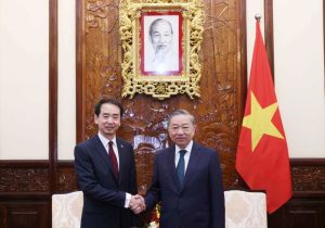 Vietnamese top leader welcomes newly-accredited Chinese Ambassador to Vietnam