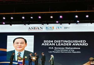 Lao PM Sonexay Siphandone honoured with distinguished ASEAN Leader Award