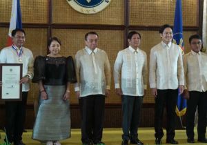 PH President honors gov’t workers for exceptional service