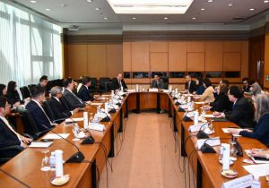 Thai Foreign Minister discusses with the President of the Federation of Thai Industries (FTI)