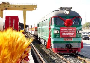 First shipment of Lao bananas arrives in Beijing via inaugural China-Laos railway cold-chain train