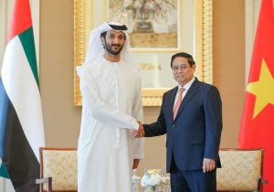 Vietnamese PM receives UAE Minister of Economy and Planning 