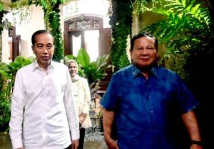 Indonesian President Subianto Meets with Indonesia’s 7th President in Surakarta City   