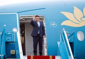 Vietnamese Prime Minister leaves Hanoi for three regional summits in China