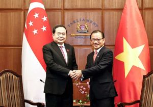 Vietnam's National Assembly President Pays an Official Visit to Singapore  