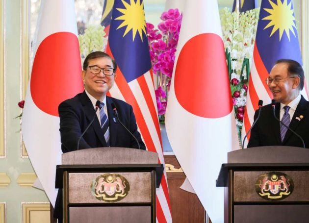 Japanese Prime Minister and Malaysian FM hold Japan-Malaysia summit meeting  