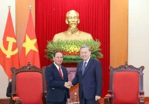 Vietnamese Party leader receives Lao Deputy PM