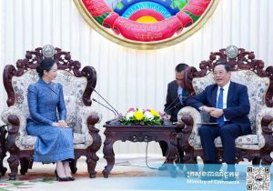 Cambodian Minister of Commerce Pays Courtesy Call on Lao Prime Minister