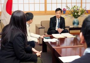 Japanese State Minister for Foreign Affairs receives a Courtesy Call from the Myanmar Community in Japan