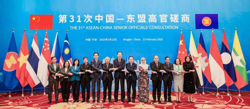 ASEAN, China strengthen commitment to closer cooperation