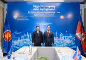 Secretary-General of ASEAN meets with President of the Cambodia Chamber of Commerce