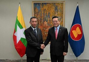 Secretary-General of ASEAN meets with the Permanent Representative of Myanmar to ASEAN