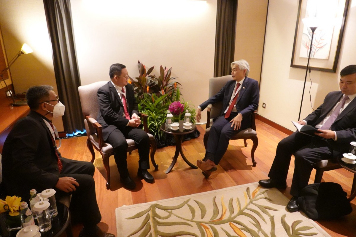 Secretary-General of ASEAN meets with ASEAN SOM Leader of Singapore ...